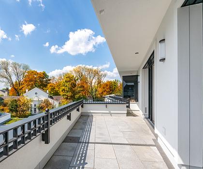 Erstbezug: Hochklassige Penthouse-Wohnung in fertiggestelltem Stadtpalais