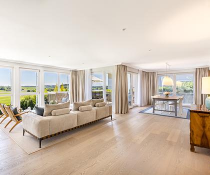 Bildschönes Familienhaus in Holzbauweise mit Wärmepumpe, PV und Weitblick in die Natur