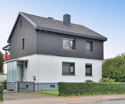 Zentral gelegenes Einfamilienhaus mit großzügigem Gartengrundstück und Bauplatzoption