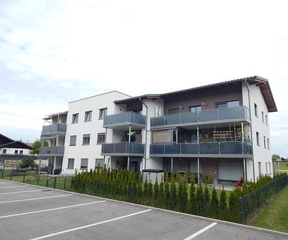 Möblierte, moderne 2-Zimmer-Wohnung mit Terrasse, Whirlpool und Garten in ruhiger Lage zu vermieten