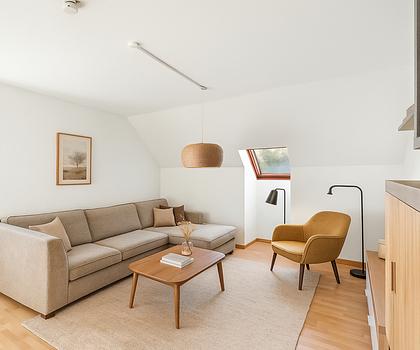 Gemütliche 2,5 Zimmer Dachgeschoss-Wohnung mit Südbalkon inkl. Stellplatz