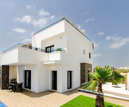 Villen mit 3 Schlafzimmern, 3 Bädern und Privatpool in einer Golfanlage