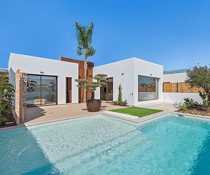 Villen mit 3 Schlafzimmern, 2 Bädern, Vorinstallation Klimaanlage, Privatpool und Meerblick direkt am Golfplatz von La Serena Golf