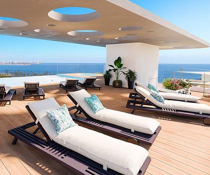 Appartements mit 3 Schlafzimmern, 2 Bädern, Klimaanlage, Fußbodenheizung in Bädern, Tiefgaragen-Stellplatz und Meerblick nur 300 m vom Strand