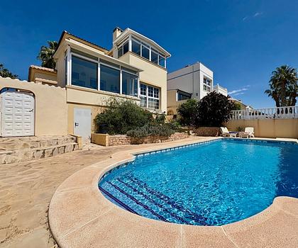 Mediterrane Villa mit 2 Schlafzimmern, 2 Bädern, Privatpool und fantastischem Ausblick