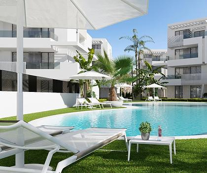 Erdgeschoss-Wohnungen mit 3 Schlafzimmern, 2 Bädern und Gemeinschaftspool in wunderschöner Anlage