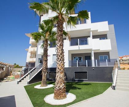 Wohnungen mit 2 Schlafzimmern, 2 Bädern, Gemeinschaftspool und Tiefgaragenstellplatz inmitten dreier Golfplätze