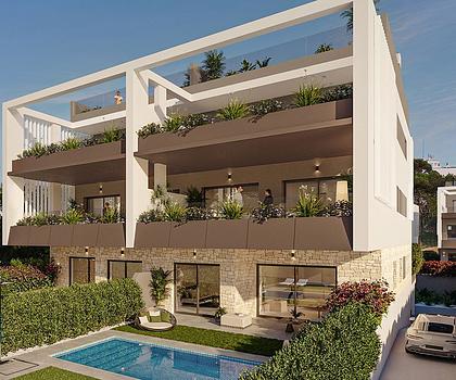 Appartements mit 3 Schlafzimmern, 3 Bädern, Fußbodenheizung in Bädern, Klimaanlage und Gemeinschaftspool nur 300 m vom Strand