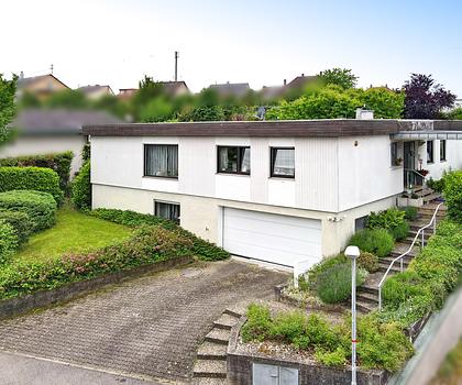 Großzügiges Einfamilienhaus mit 6 Zimmern, Garage und Garten
