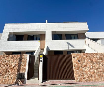 Modernes Penthouse mit Pool auf Solarium mit herrlicher Aussicht
