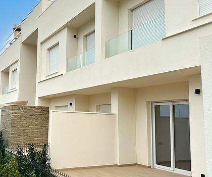 Obergeschoss-Wohnungen mit 3 Schlafzimmern, 2 Bädern, Dachterrasse, Klimaanlage und Gemeinschaftspool in der wunderschönen Golfanlage La Finca Resort