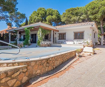 Attraktive Ebenerdige Villa mit 268 m² Wohnfläche auf 800 m² Grundstück