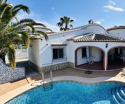 Schöne Villa mit Pool, Klima und Zentralheizung, alles auf einer Ebene, Rollstuhl geeignet, gute Vermietbarkeit