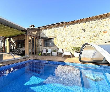 Exklusive Villa im mediterranen Stil, die Luxus, Energieeffizienz und hochwertige Materialien vereint