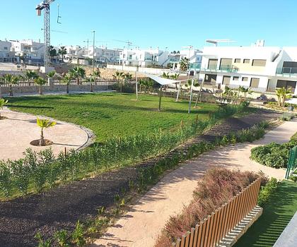 Moderne und komfortable 4-Zimmer-Erdgeschoss-Wohnungen mit Gemeinschaftspool in Golfanlage