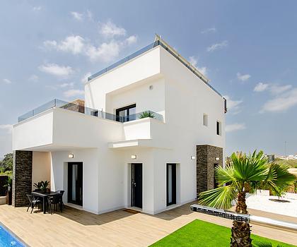 Villen mit 3 Schlafzimmern, 3 Bädern und Privatpool in einer Golfanlage