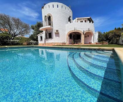 Gepflegte Strandvilla nur 200 Meter vom Meer entfernt