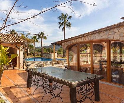 Mallorca schöne mediterrane Finca mit Ferienlizenz in Alaró zu verkaufen