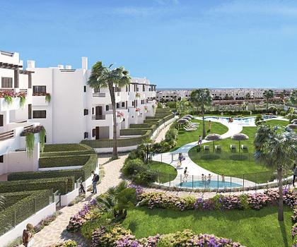 Komfortable Wohnungen mit 3 Schlafzimmern, Tiefgaragenstellplatz und Gemeinschaftspool nur 600 m vom Strand