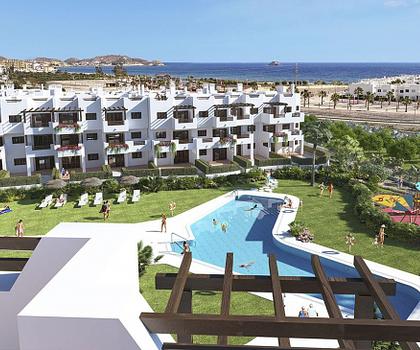 Komfortable Penthouse-Wohnungen mit 3 Schlafzimmern, Dachterrasse mit Meerblick, Tiefgaragenstellplatz und Gemeinschaftspool nur 600 m vom Strand