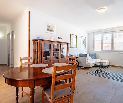 Mallorca neu renoviertes, grosszügiges Apartment in bester Lage 100 m vom Strand zu verkaufen