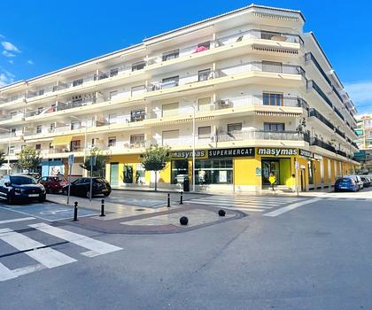 Renovierte Wohnung mit 4 Schlafzimmern und 2 Bädern in Traumlage, nur wenige Schritte vom Hafen und dem Meer entfernt