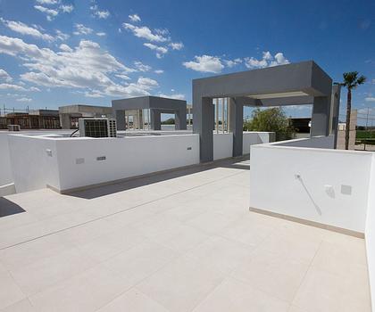 Obergeschoss-Wohnungen mit 3 Schlafzimmern, 2 Bädern, Dachterrasse, Kfz-Stellplatz und Gemeinschaftspool