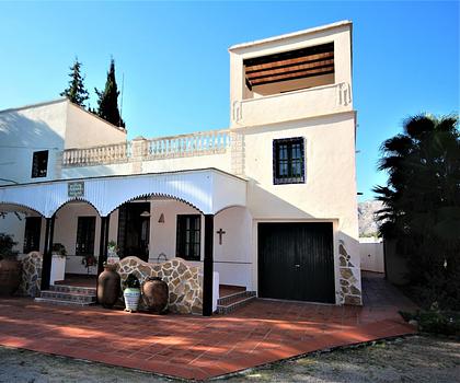 Schöne alte Steinfinca (Landhaus-Villa) mit fünf Schlafzimmer in Marxuquera