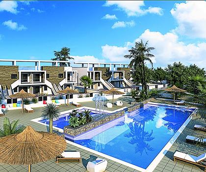 Appartements mit 3 Schlafzimmern und 2 Bädern in abgeschlossener Anlage mit Gemeinschaftspools nur 600 m vom Strand