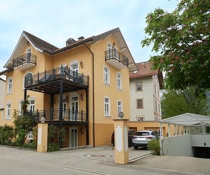 Außergewöhnliche, generalsanierte Villa in bester Innenstadtlage von 83435 Bad Reichenhall.