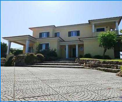 ***Große Villa mit eigenem Pool in geschlossener Wohnanlage***