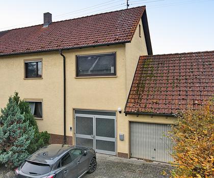 Renovieren, einziehen, wohlfühlen: Doppelhaushälfte in Walldorf mit Potenzial