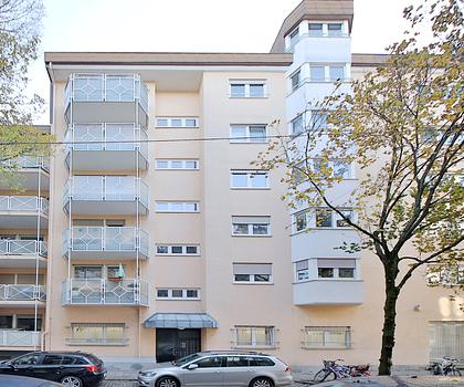 Charmante 2-Zimmer-Dachgeschosswohnung mit Tiefgaragenstellplatz im Herzen der Karlsruher Innenstadt