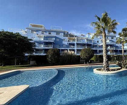 Wohnung mit 2 Schlafzimmern, 2 Bädern, Tiefgaragenstellplatz und Gemeinschaftspool