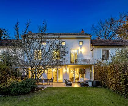 Hochklassiges Design-Stadthaus mit großzügigem Raumangebot und traumhaftem Südgarten
