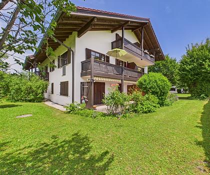 sehr gepflegte Wohnung im 1. OG mit 2 Balkonen & traumhaftem Ausblick in einer idyllischen Wohnlage