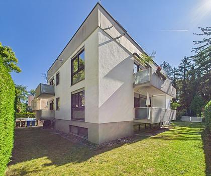 frei werdende, gut geschnittene 3 Zimmerwohnung mit 2 Balkonen in Toplage in München-Solln