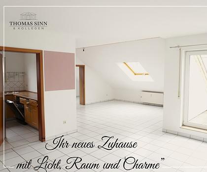 Helle 2,5- bis 3-Zimmer-DG-Wohnung mit Außenstellplatz in ruhiger Wohngegend