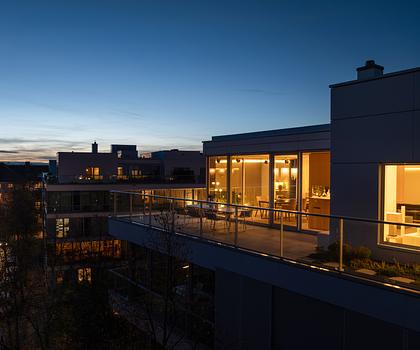 Atemberaubendes Penthouse: Fantastische Blickachsen, 3,40 Meter hohe Räume und viel Privatsphäre