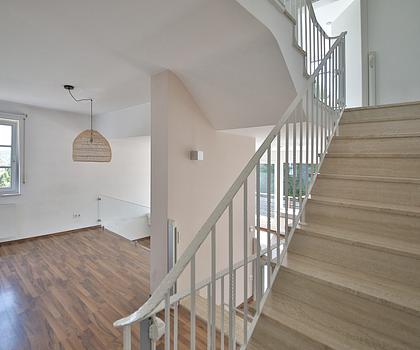 Pforzheim-Wartberg: Splitlevel-Reihenendhaus mit Garten und Panoramablick