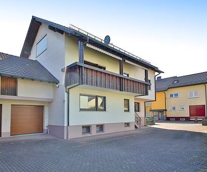 Stilvolles Zweifamilienhaus mit vielseitigen Nutzungsmöglichkeiten in Sinzheim