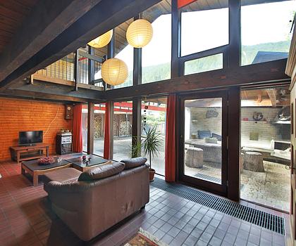 Splitlevel-Architektenhaus im Schwarzwald – mit Carport und stilvoller Grilllounge - Einzugsbereit