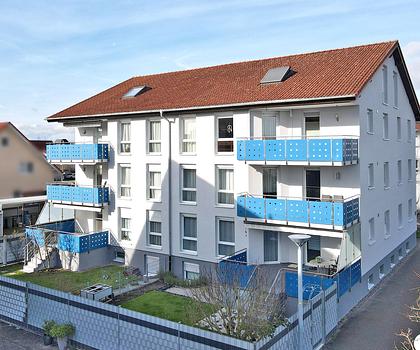 Schwelgen Sie in Wohnraum! Herrlich große Maisonette-Wohnung mit Balkon, Carport und Garage