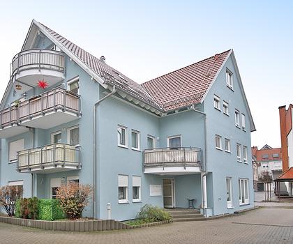 Charmante DG-Wohnung mit Süd-Balkon – Vermietetes Investment in zentraler Lage von Weil der Stadt