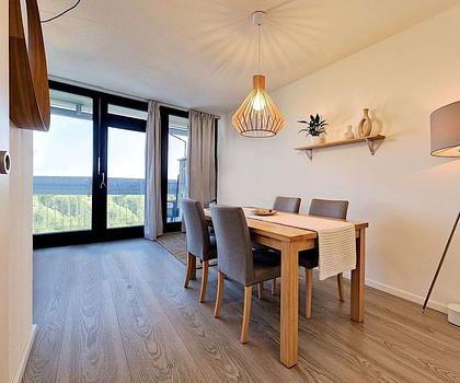 9.12. BESICHTIGUNG: Schwabing, geniales Apartment mit Panoramablick (Erbbaurecht). Per Angebot.