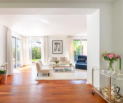 Juwel in zauberhafter Gartenlage: stilvoll modernisierte Haushälfte