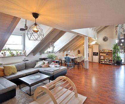 Stilvolle Maisonettewohnung mit offener Küche, Balkon und hochwertiger Ausstattung