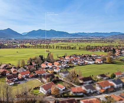 Bergblick und idyllisches Flair: Hochklassiges, ästhetisches Domizil mit traumhaft angelegtem Garten