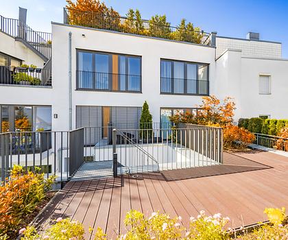 Urban Living: Exquisite 3-Zimmer-Wohnung mit Loggia und Rooftop-Terrasse