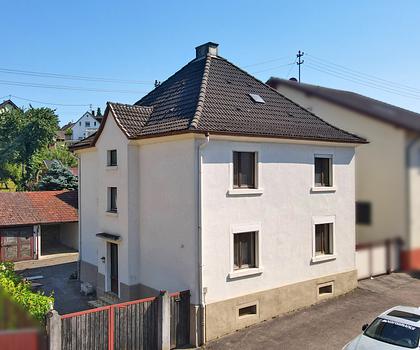 Ihr Traum vom Eigenheim kann wahr werden: Einfamilienhaus mit Scheune, Hof und großem Garten